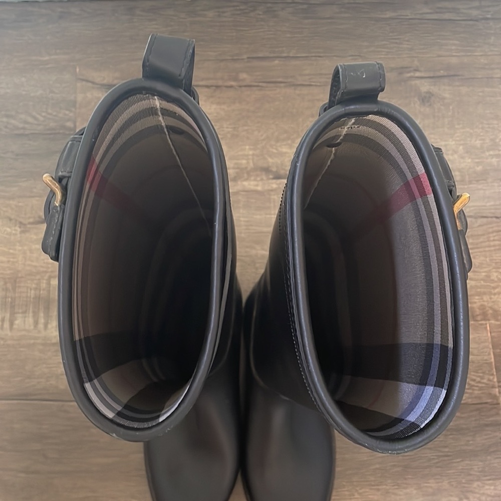 Burberry Waterproof Riding Boot - Picture 6 of 8